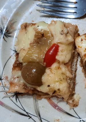 Una foto de Pizza con ajíes y morrones en vinagre