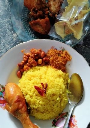 Foto resep Nasi kuning magic com santan pandan mudah & nikmat