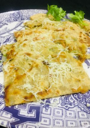 चीज़ आलू पराठा (Cheese aloo paratha recipe in Hindi) रेसिपी मुख्य फोटो