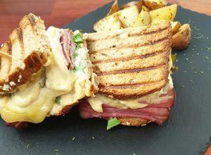 Foto principal de Sándwich de pastrami y queso Arzúa-Ulloa