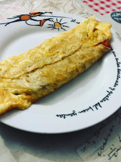 Una foto de Tortilla rellena de pisto de calabacín