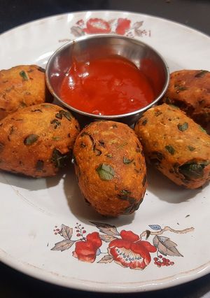 A picture of Methi Muthiya.