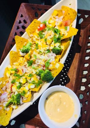 A picture of Cheesy Nachoes Jalapeno veggies with salsa.
