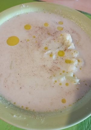 Una foto de Sopa crema de coliflor 🍲