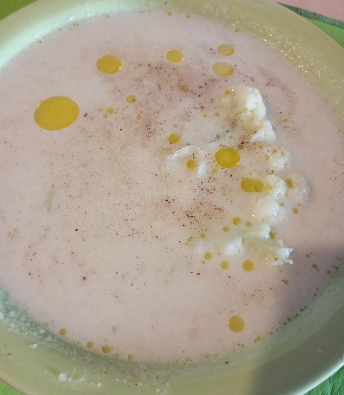 Una foto de Sopa crema de coliflor 🍲