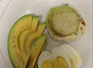 Una foto de Chayotes rellenos de queso y camarones