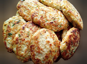 Фото Сочные куриные котлеты с овощами.