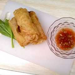 A picture of Mushroom Spring Roll.