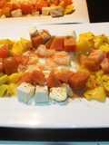 Ensalada de gambas y queso salado