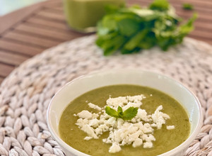 Foto principal de Vichyssoise de calabacín con feta y hierbabuena