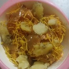 A picture of Dahi papdi Chat.