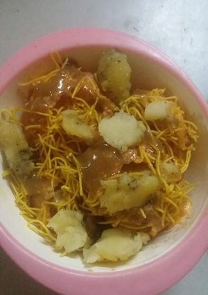 A picture of Dahi papdi Chat.