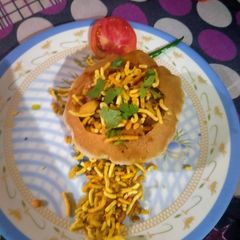 A picture of Kachori chat.