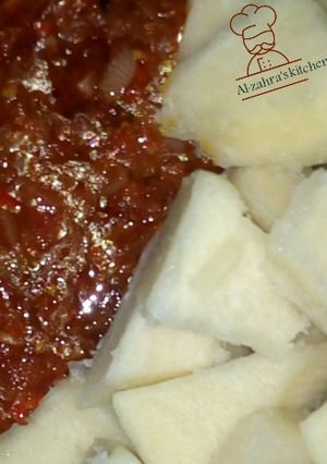 A picture of Boiled yam and stew.