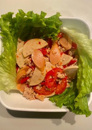 รูปของ ยำหมูยอไส้กรอก