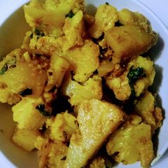 A picture of Aalu Gobi sabji.