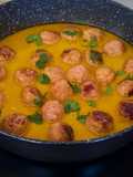 Albóndigas de pollo con curry rojo