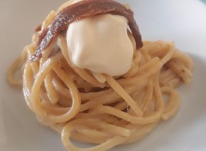Foto di Spaghetti con alici del Cantabrico e crema di Brie