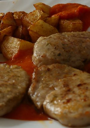 Una foto de Solomillo de cerdo con bravas