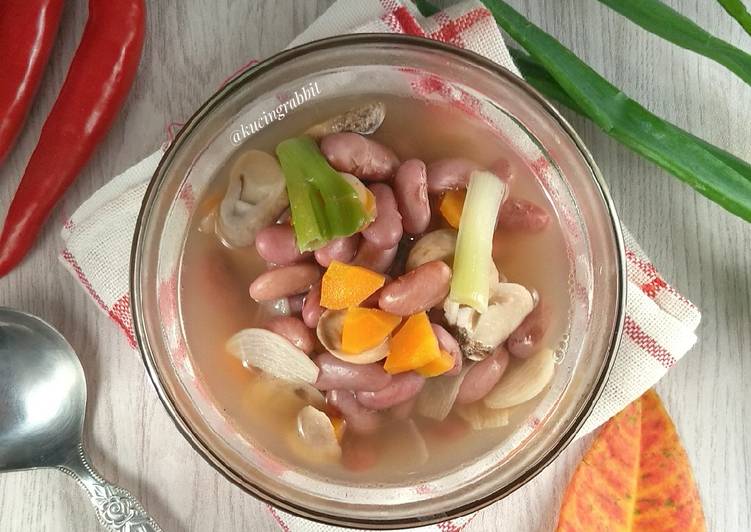 Langkah Mudah untuk Menyiapkan (2.12) Sup Kacang Merah (Vegan) yang Enak