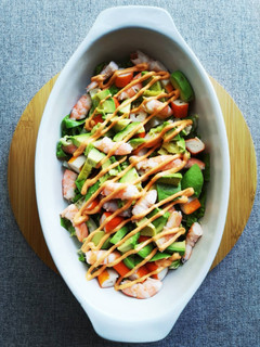 Una foto de Ensalada cóctel de marisco 🦐🦐🦐