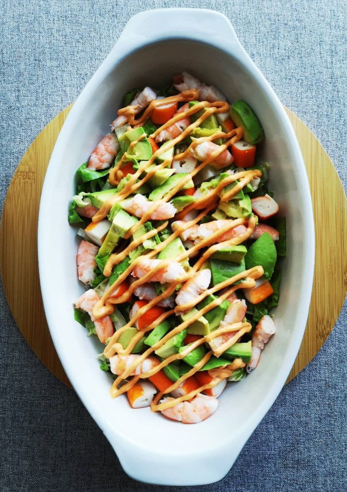 Una foto de Ensalada cóctel de marisco 🦐🦐🦐