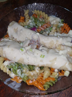 Una foto de Canelones en salsa blanca con fideo