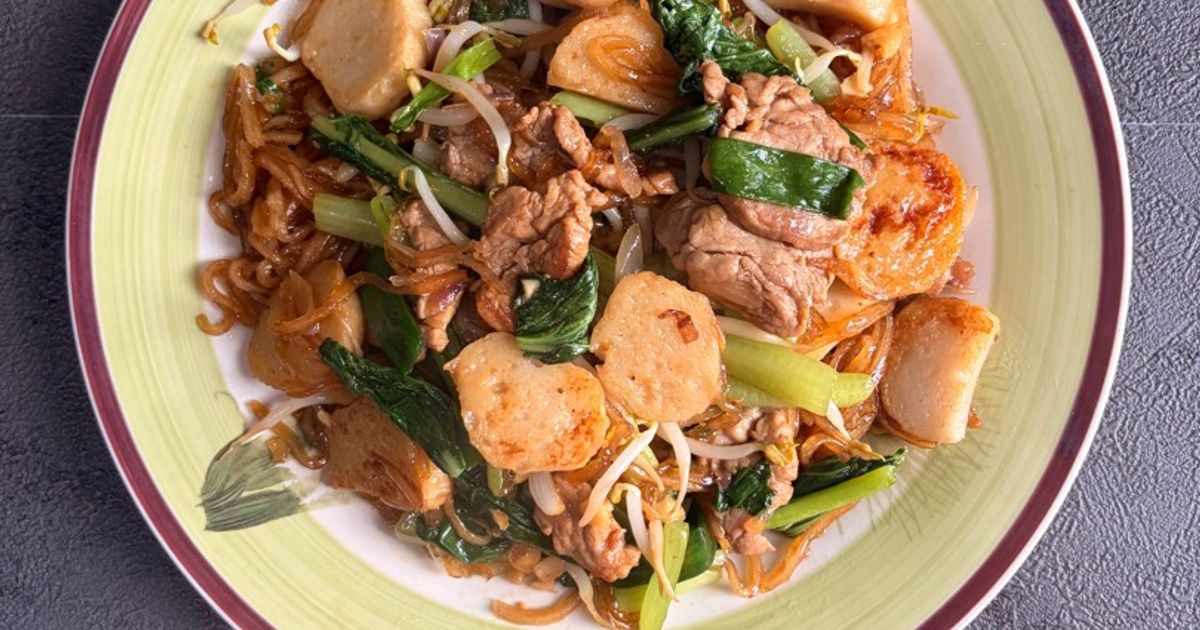 Bakmi Sagu Goreng dengan Tumisan Daging Bakso Sayur Toge