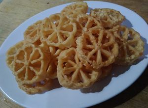 Foto resep Kue kembang goyang wijen renyah anti gagal