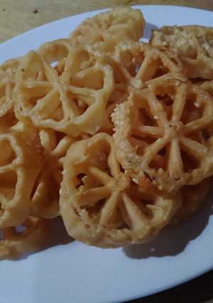 Foto resep Kue kembang goyang wijen renyah anti gagal
