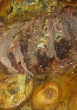 Una foto de Colita de cuadril al verdeo con papas al horno (tres cocciones)