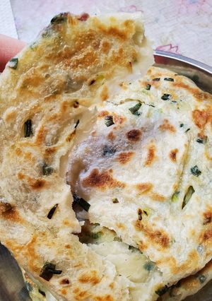 A picture of Green onion pancakes.