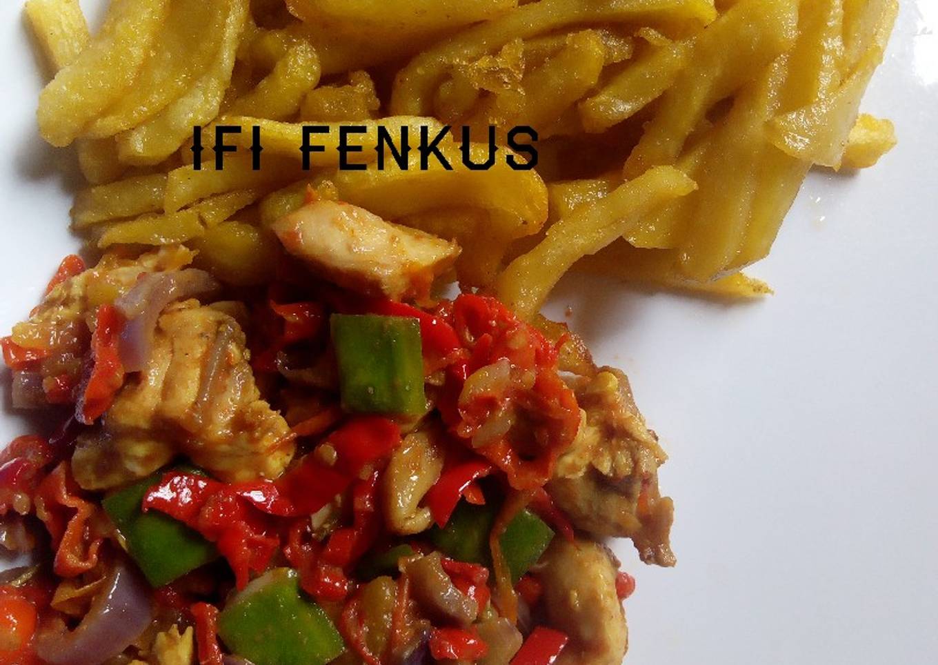 Potato chips and chicken cuts sauce