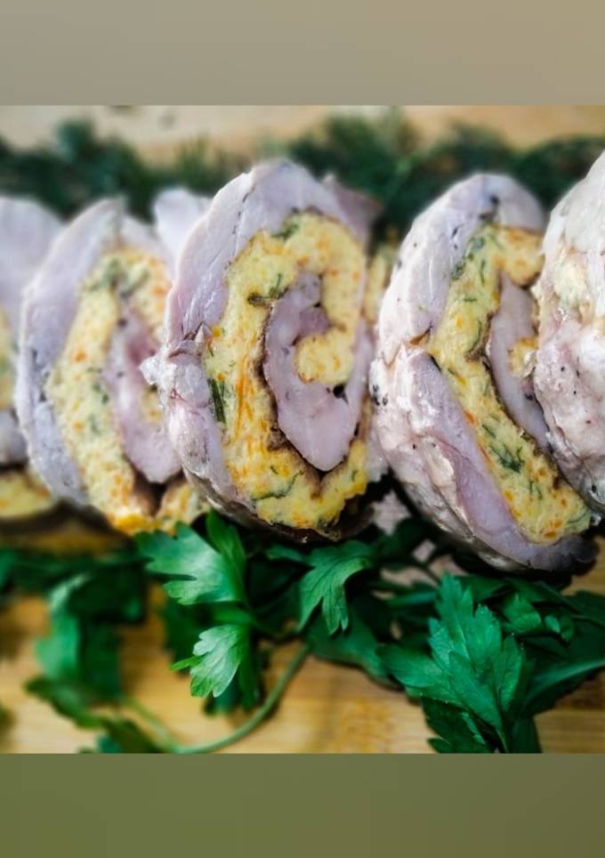 Курячий рулет з омлетом