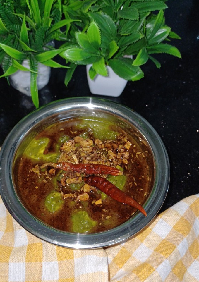 A picture of Resto style palak paneer.
