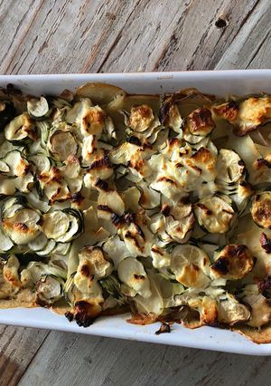 Une photo de Gratin de pommes de terre courgettes