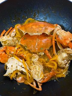 Hình của món Cua xào ớt chuông sốt me.