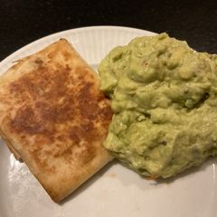 Easy closed Quesadilla + mini. Guacamole recipe A picture of Easy closed Quesadilla + mini. Guacamole recipe.