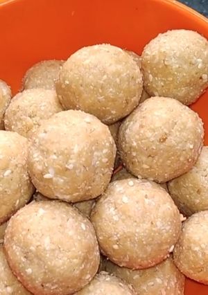 तिल के लड्डू (til ke ladoo recipe in Hindi) रेसिपी मुख्य फोटो