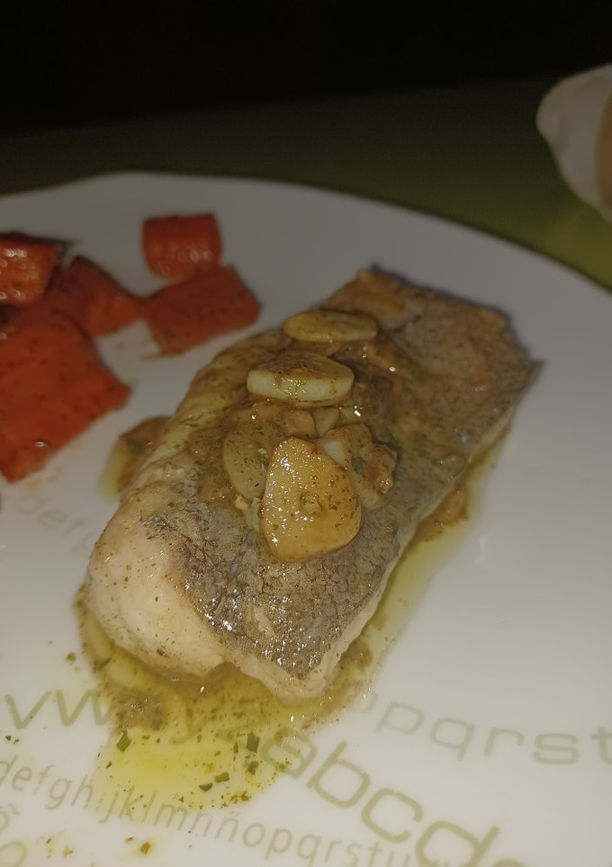 Una foto de Merluza con mi Salsa Especial súper fácil