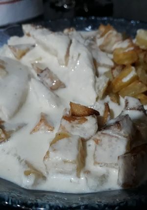 Una foto de Pollo a la crema  con papas