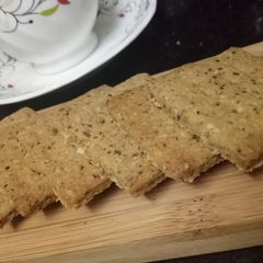 A picture of Oats & Flax meal Crackers.