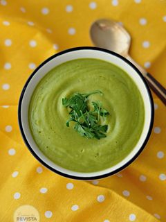 Una foto de Crema de brócoli y calabacín