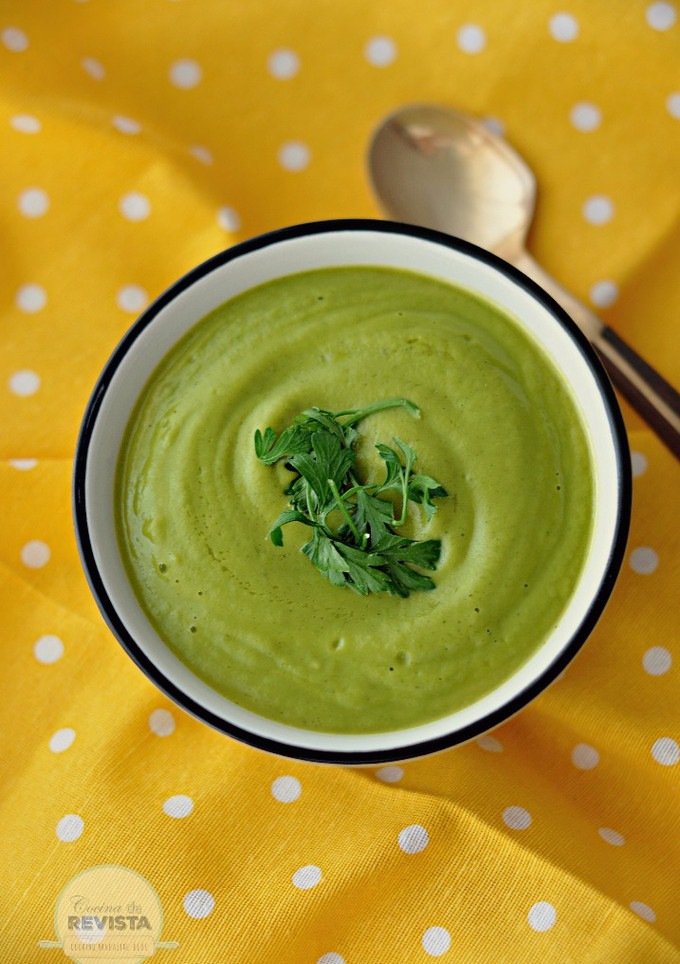 Una foto de Crema de brócoli y calabacín