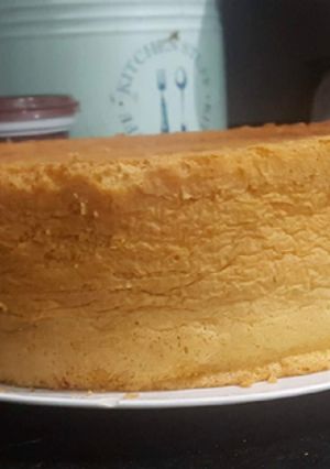 Una foto de Bizcochuelo en lata de dulce de membrillo