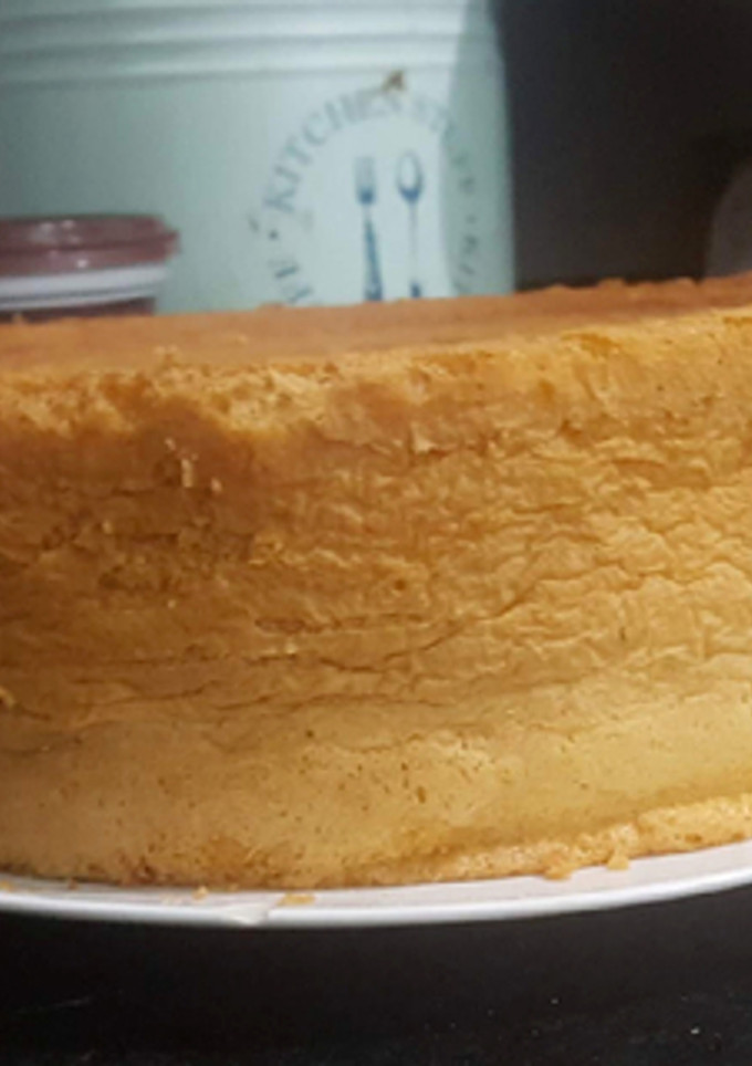 Una foto de Bizcochuelo en lata de dulce de membrillo