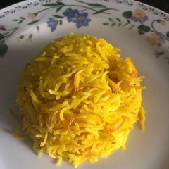 A picture of Yellow Rice with Vermicelli الرز الأصفر مع شعريه.
