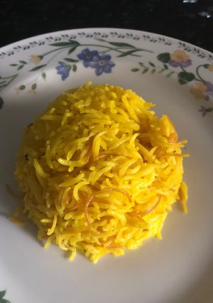 A picture of Yellow Rice with Vermicelli الرز الأصفر مع شعريه.