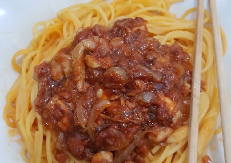 Spaghetti bolognese sauce by La Fonte