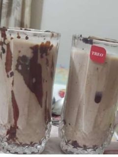 चॉकलेट मिल्क शेक(CHOCOLATE MILK SHAKE RECIPE IN HINDI) रेसिपी मुख्य फोटो